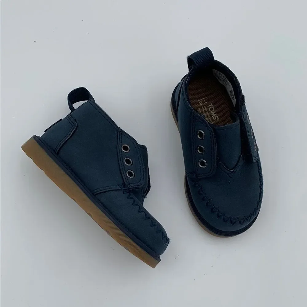 Toms Blue Moccasins with Suede Texture chukka boots size 6 toddler nwot